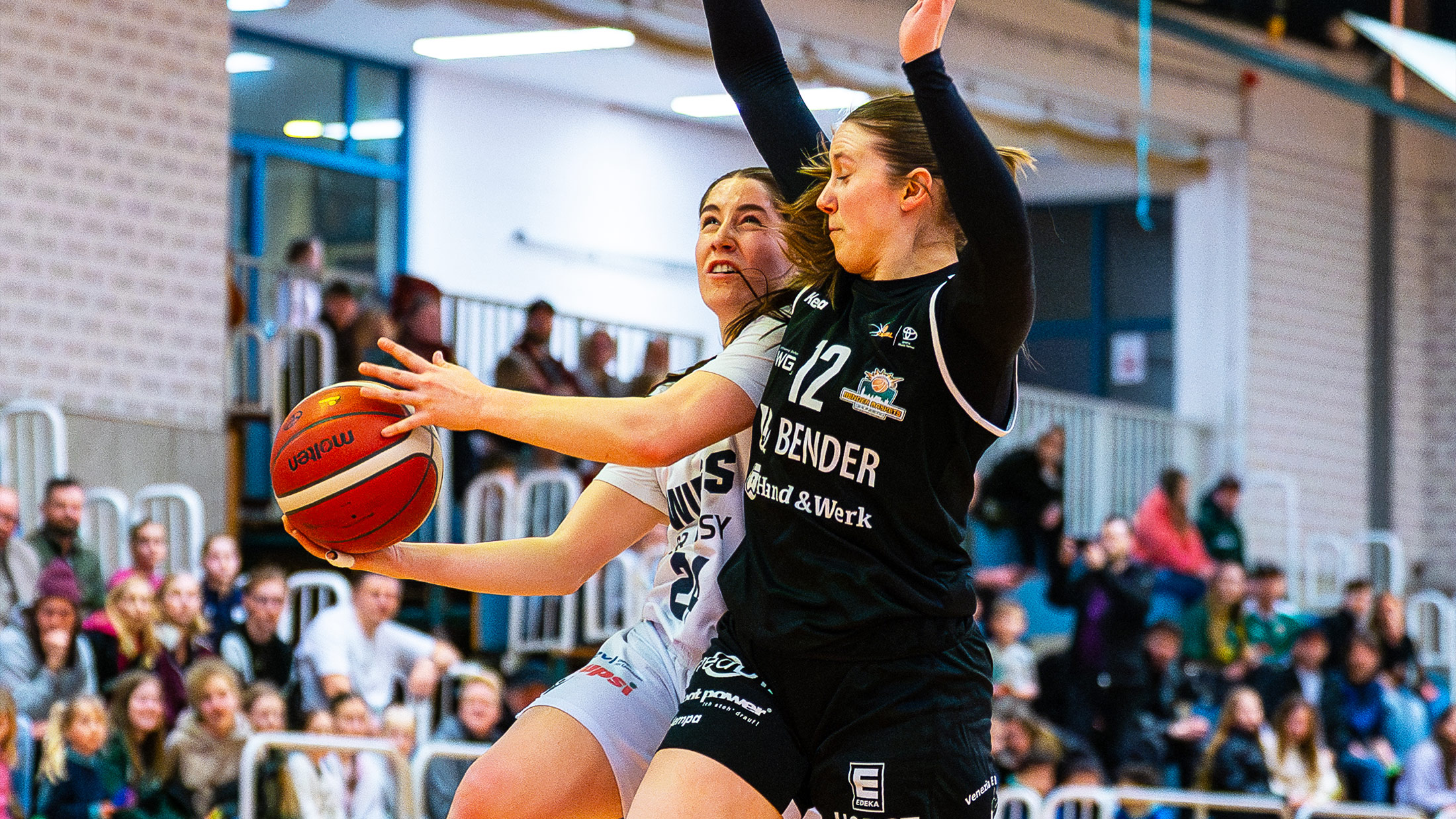 WINGS machen in Köln Werbung für Frauenbasketball